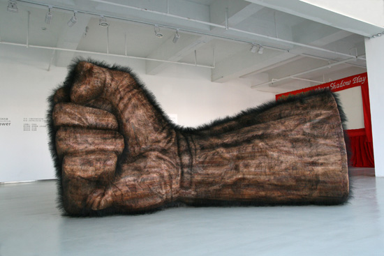 吴高钟《大拳头》